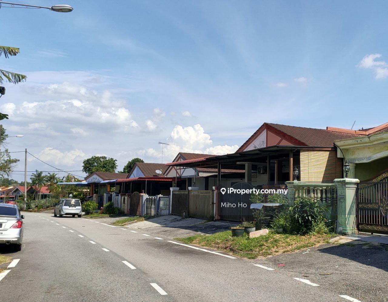 Bandar Putra Jalan Merak, Kulai Intermediate 1sty Terrace/Link House 3
