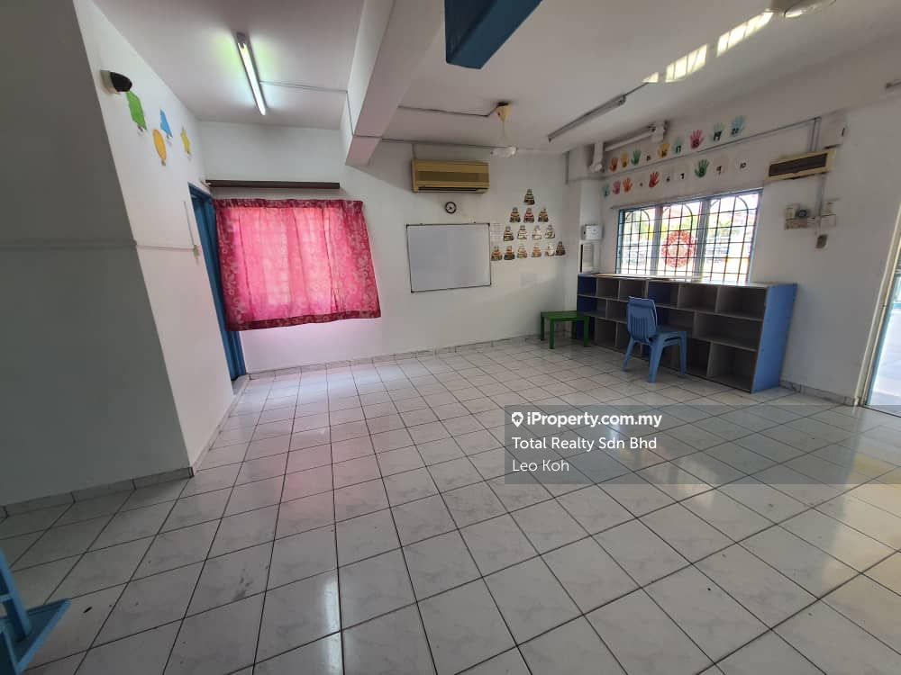 Corner PUJ 2 Taman Puncak Jalil Lestari Perdana, Puncak Jalil