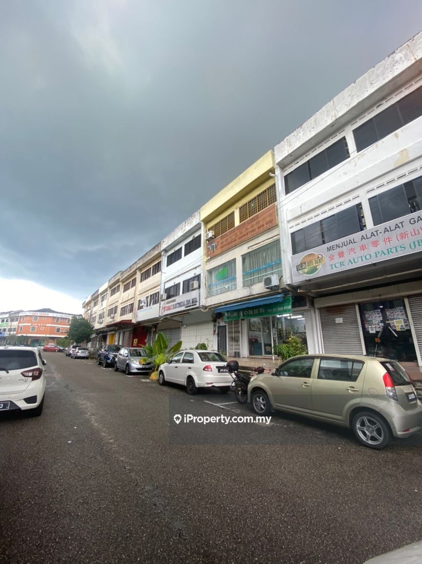 Johor jaya ros merah, Johor jaya ros merah, Johor Bahru Intermediate