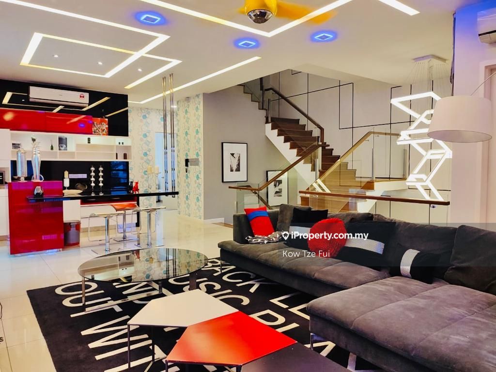 Taman Equine, Seri Kembangan Corner lot Semidetached House 6 bedrooms