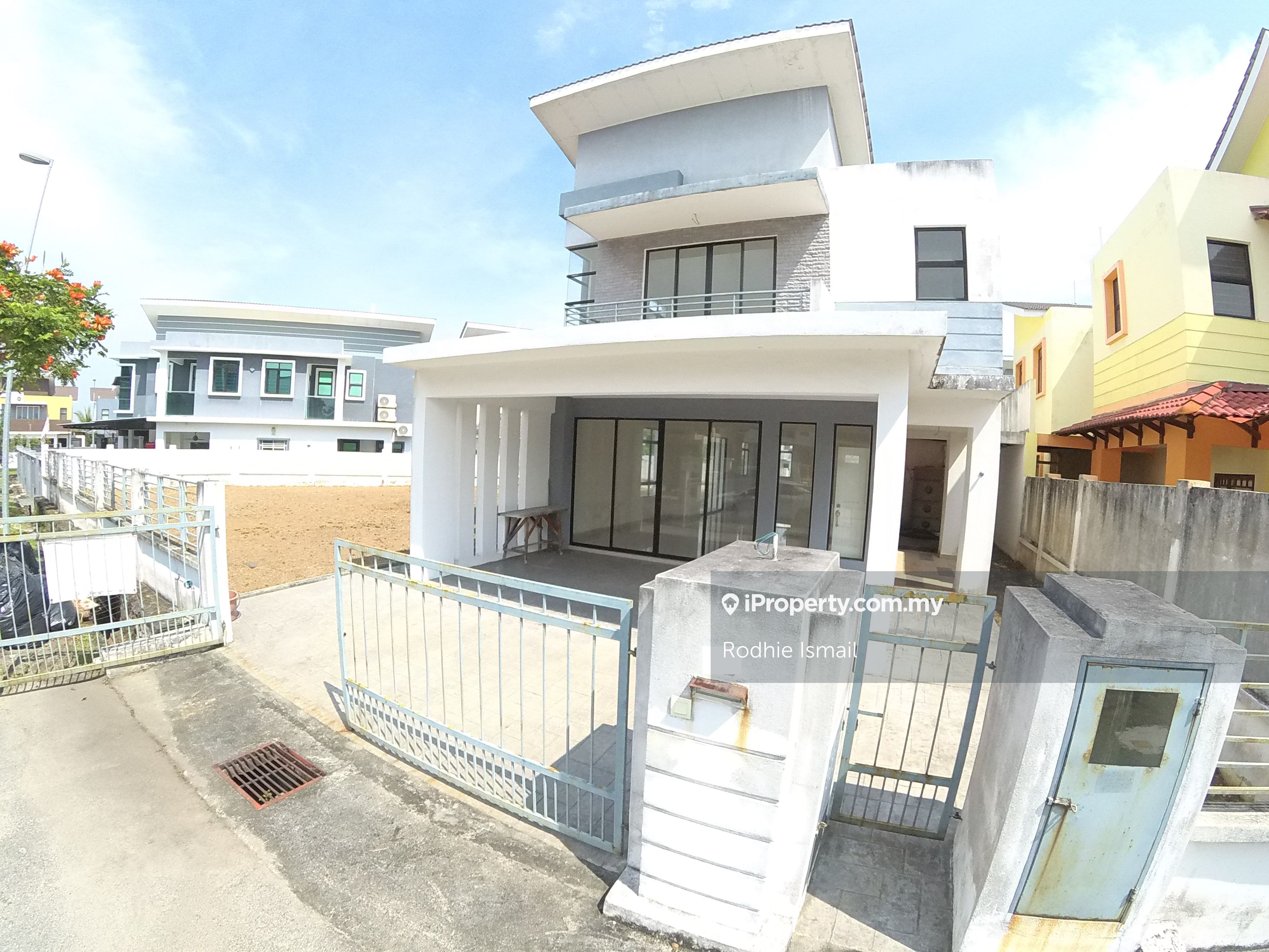 For Sale 2 Storey Corner Lot Bukit Saujana Saujana Utama Sungai Buloh Listings And Prices Waa2