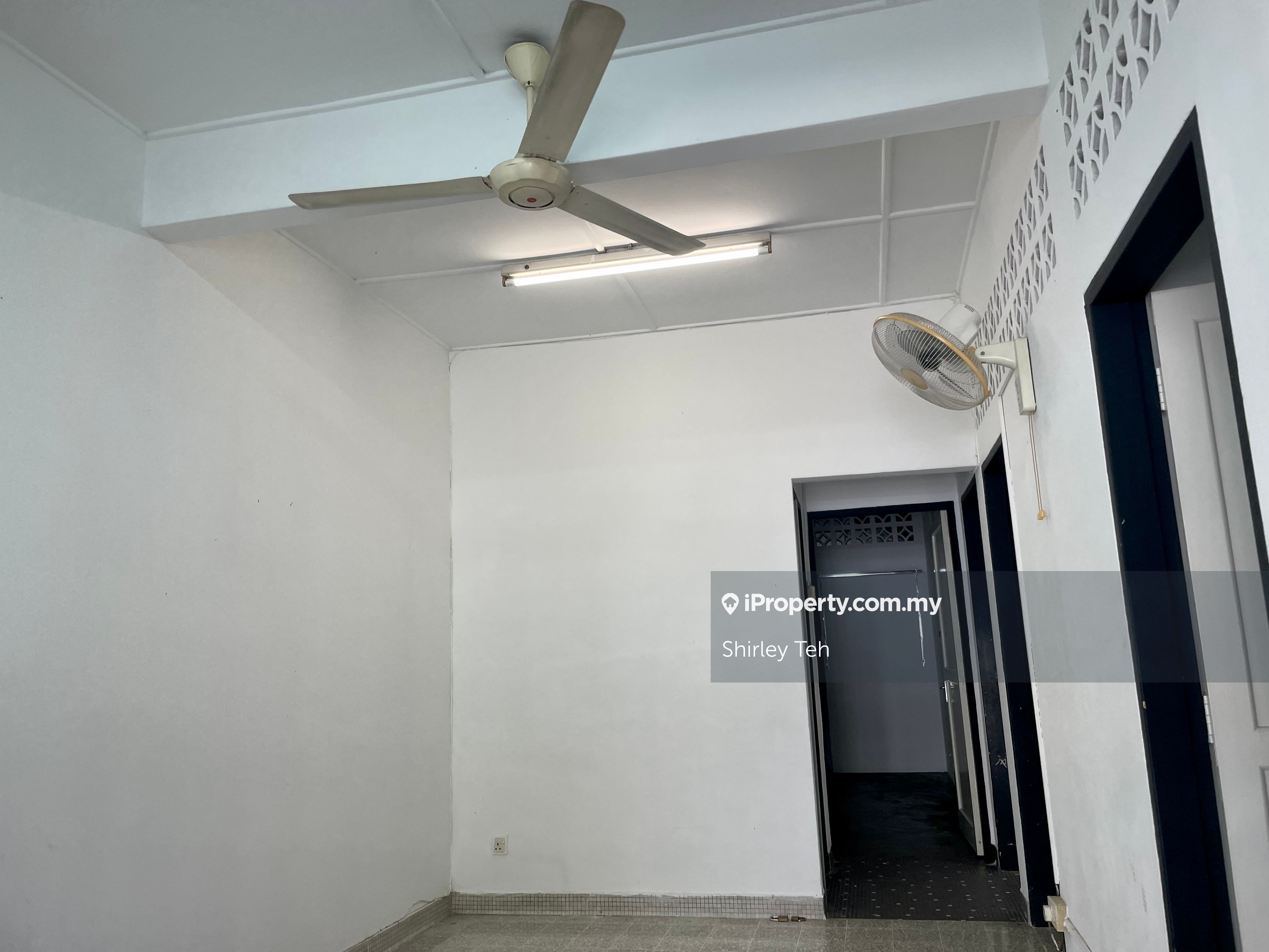 Taman Paramount, Seapark , Petaling Jaya Intermediate 1sty Terrace