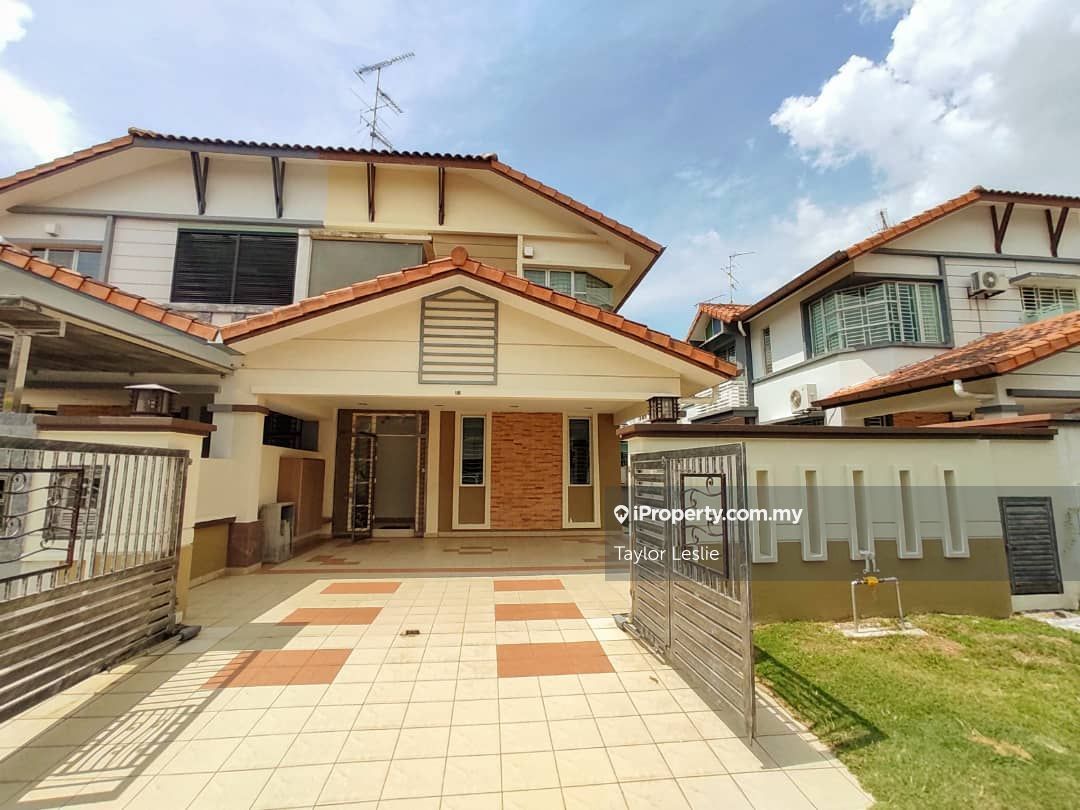 Taman Gaya , Johor Bahru Cluster House 4+1 bedrooms for rent