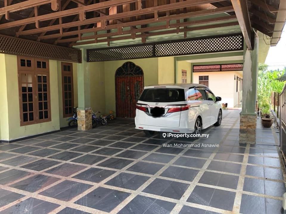 Banglo Pasir Tumboh dekat HUSM, Kota Bharu