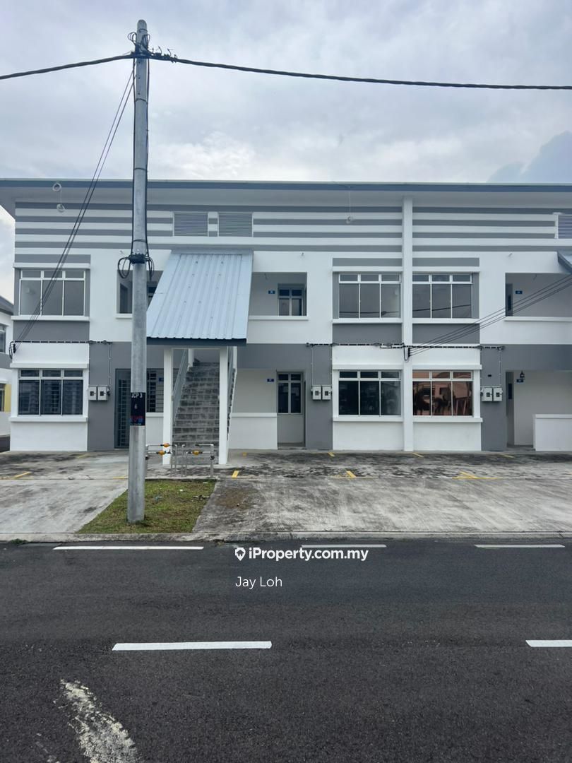 Kulai Townhouse , Kulai Townhouse 3 bedrooms for rent