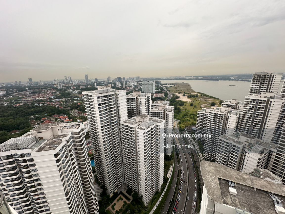 Lovell Country Garden Danga Bay Corner lot Condominium 2 bedrooms for