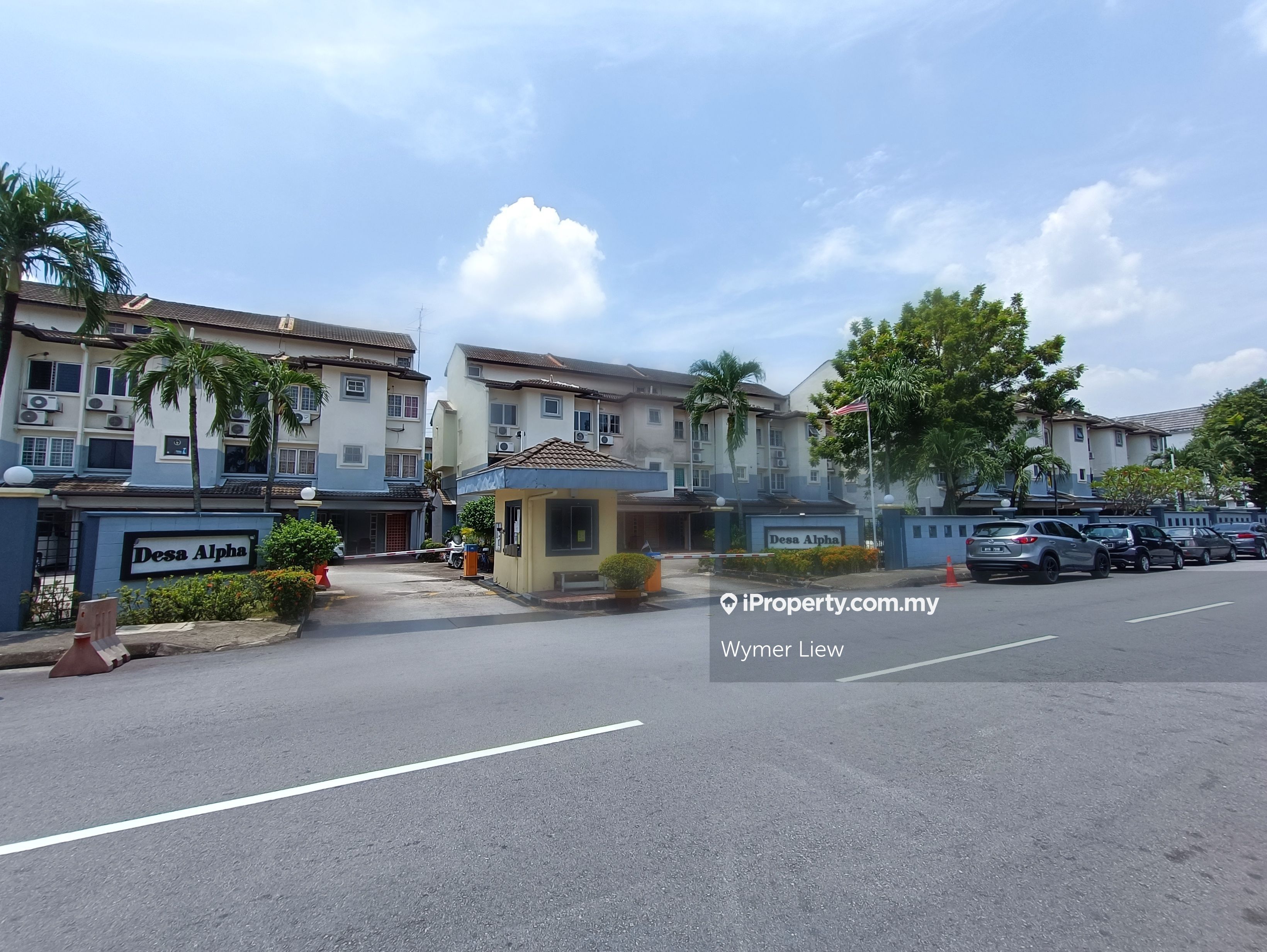 Desa Alpha Taman Rainbow Taman Bamboo, Jalan Ipoh Intermediate Townhouse 3 bedrooms for sale