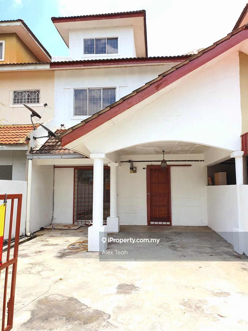 Desa karunmas Belakong Cheras, Seri Kembangan 2.5sty Terrace/Link