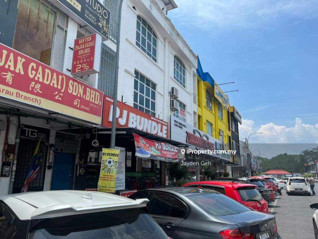 Kompleks Tok Arau (Near to CMart Arau), Arau for sale RM1800000