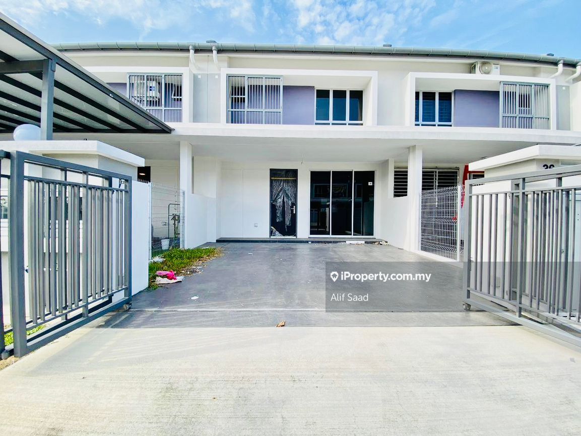 EllisElsaNafiriBandar Bukit Raja, Bandar Bukit Raja Intermediate 2