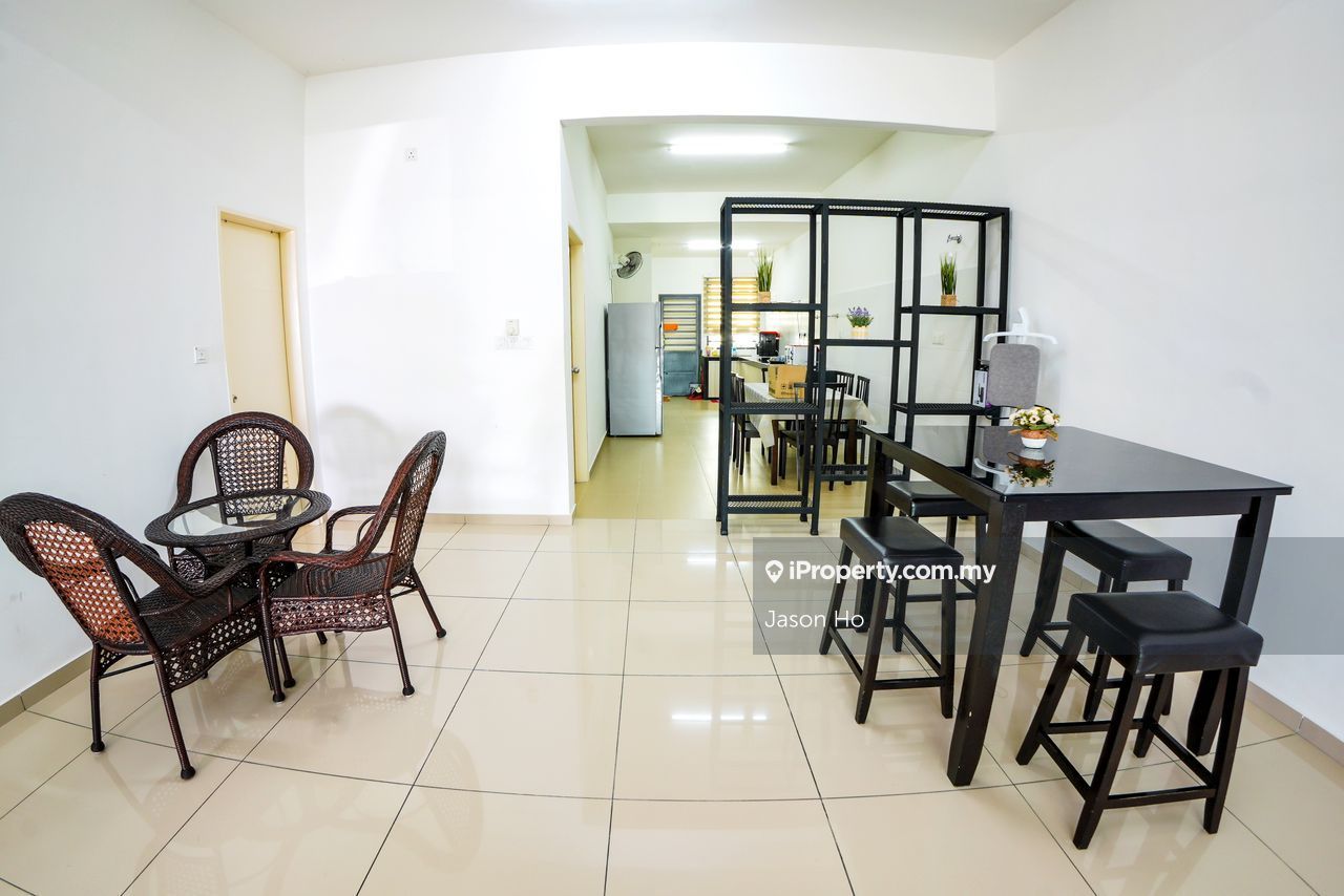 Bandar Sri Sendayan 2sty Terrace/Link House 4 bedrooms for rent