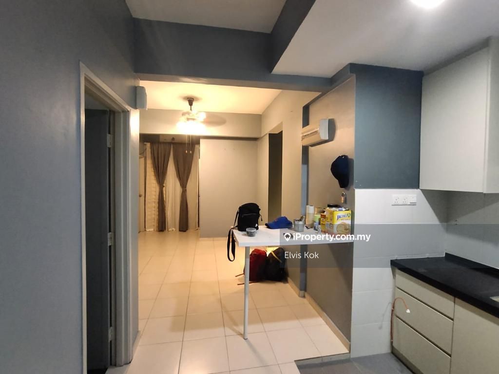 Suria Apartment Intermediate Apartment 3 bedrooms for sale in Kota