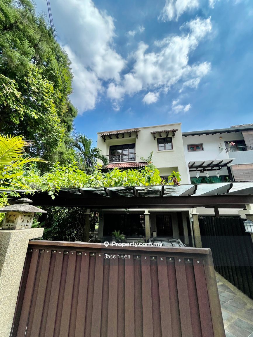 Taman TAR, Ampang Corner lot 3sty Terrace/Link House 6+1 bedrooms for