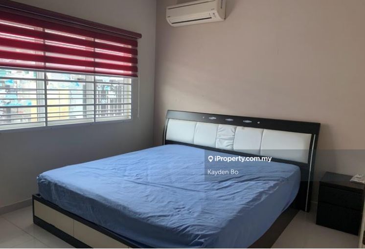 Pusat Bandar Puchong, Puchong 2sty Terrace/Link House 4 bedrooms for