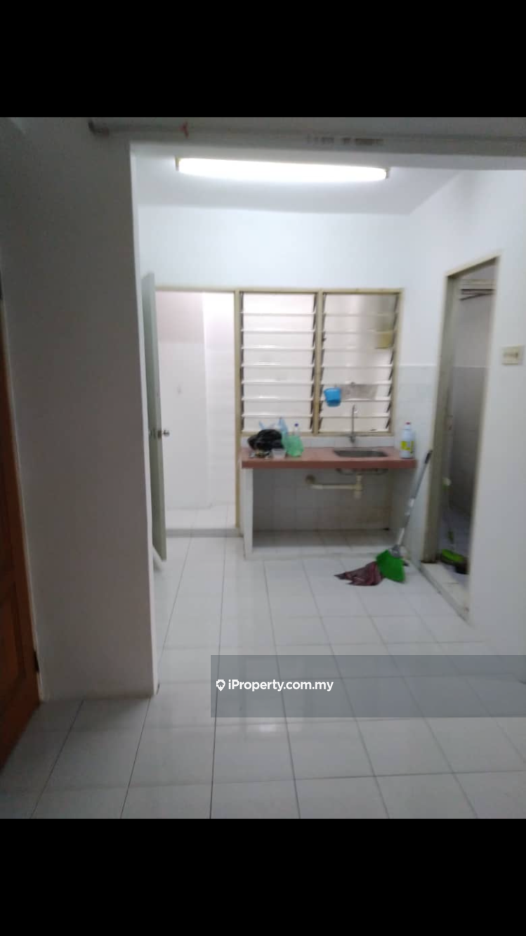 Krystal Heights Apartment 2 Bedrooms For Rent In Jelutong Penang Iproperty Com My