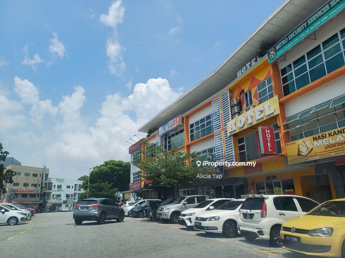 (Corner) Glomac Cyberjaya 2, 3 1/2 storey shop with 4 car parking, Glomac Cyberjaya 2, 3 1/2