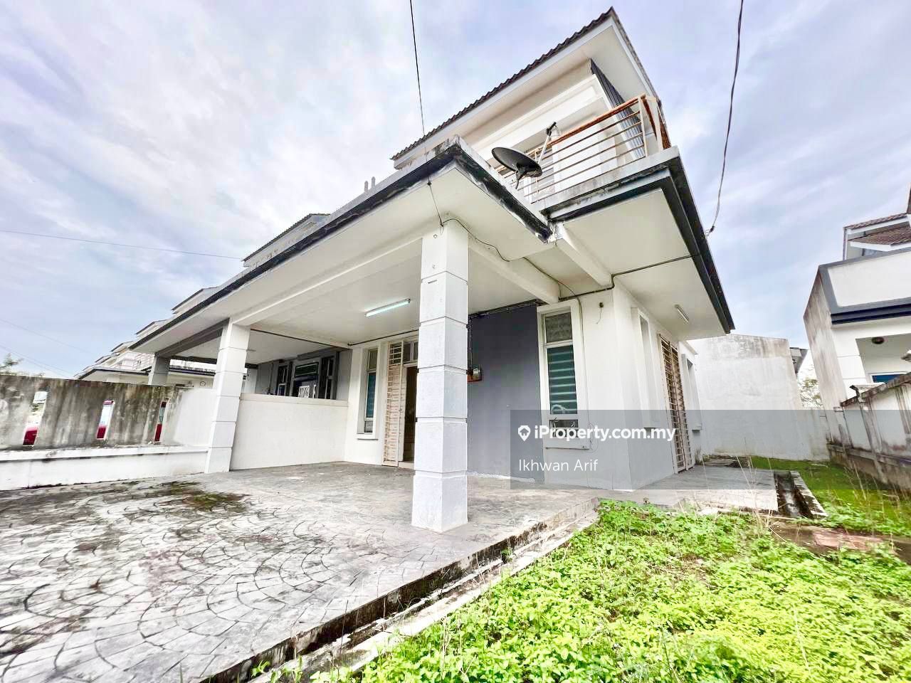 Bandar Saujana Putra Intermediate Semi-detached House 4 bedrooms for ...