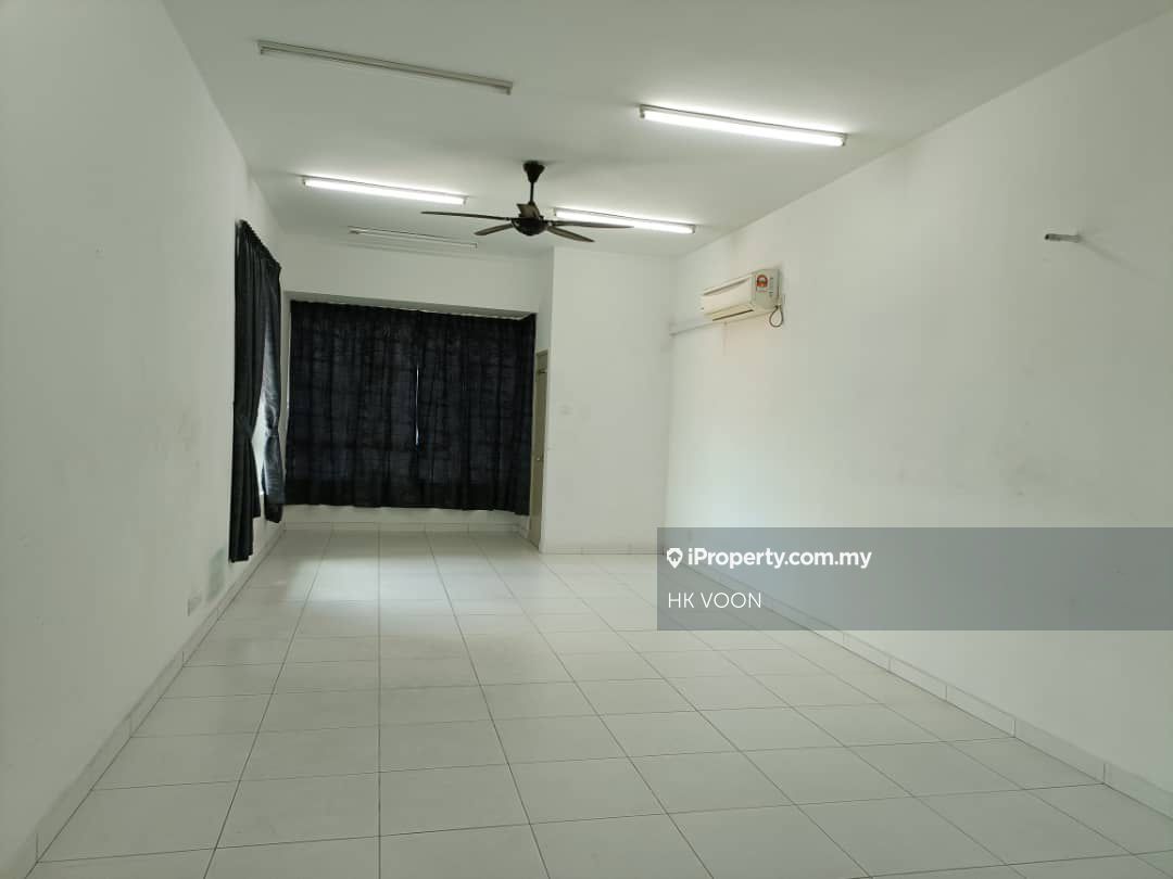 Akademik Suite, Austin Heights, Tebrau