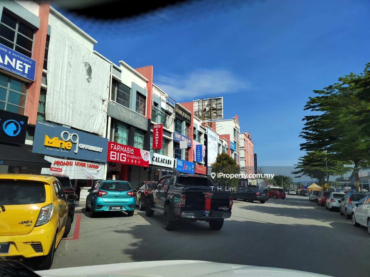 Shah Alam Seksyen 16 facing main road shop near bank, mall ...