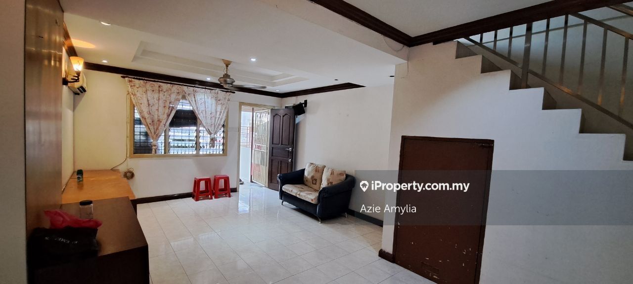 Batu Caves 2sty Terrace/Link House 3 bedrooms for rent