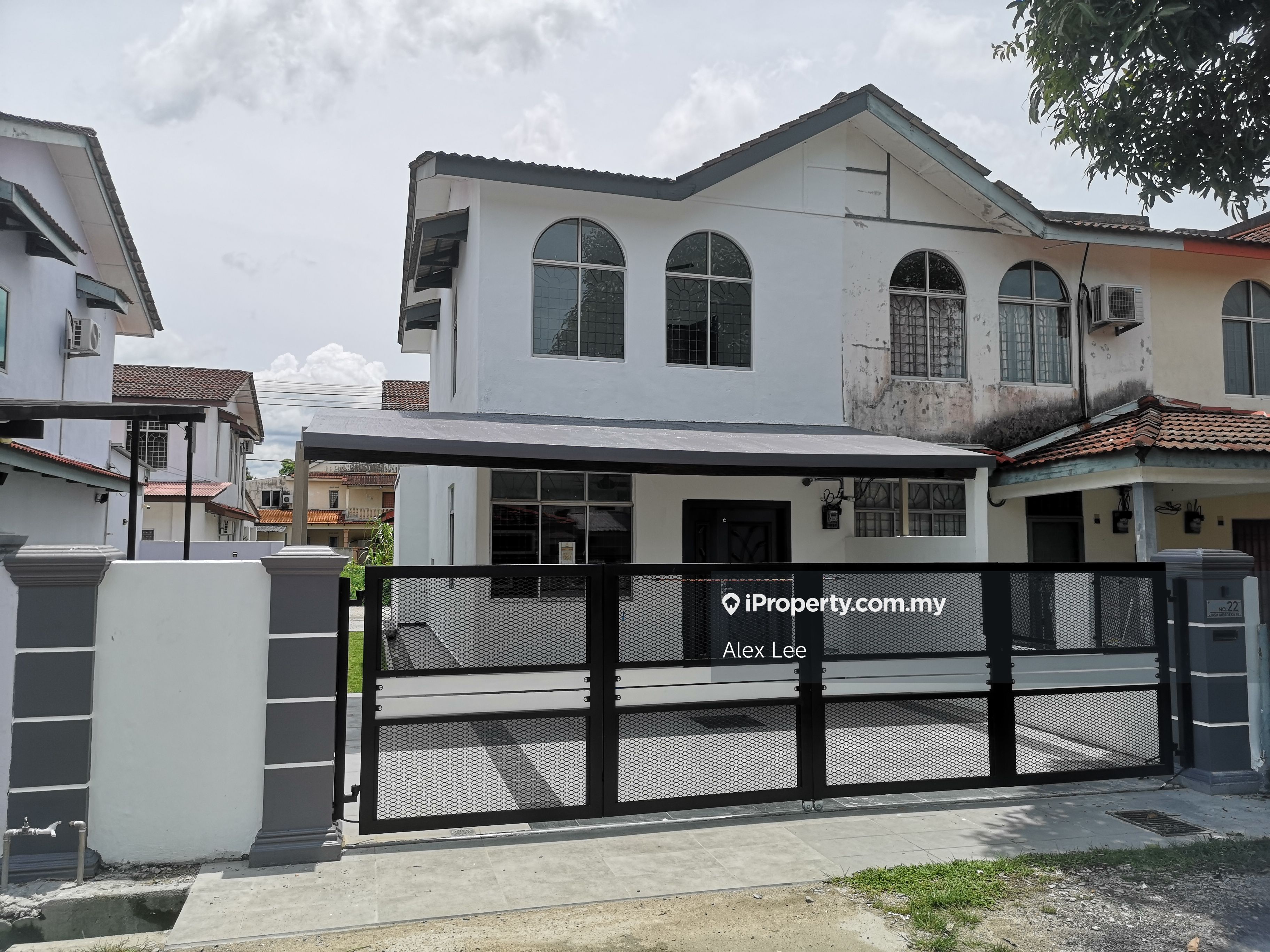 Taman Merdeka, Batu Berendam, Melaka Tengah End lot 2sty Terrace/Link