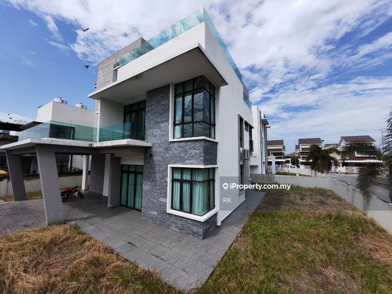 Modern Design New Bungalow with Skypool for Sale