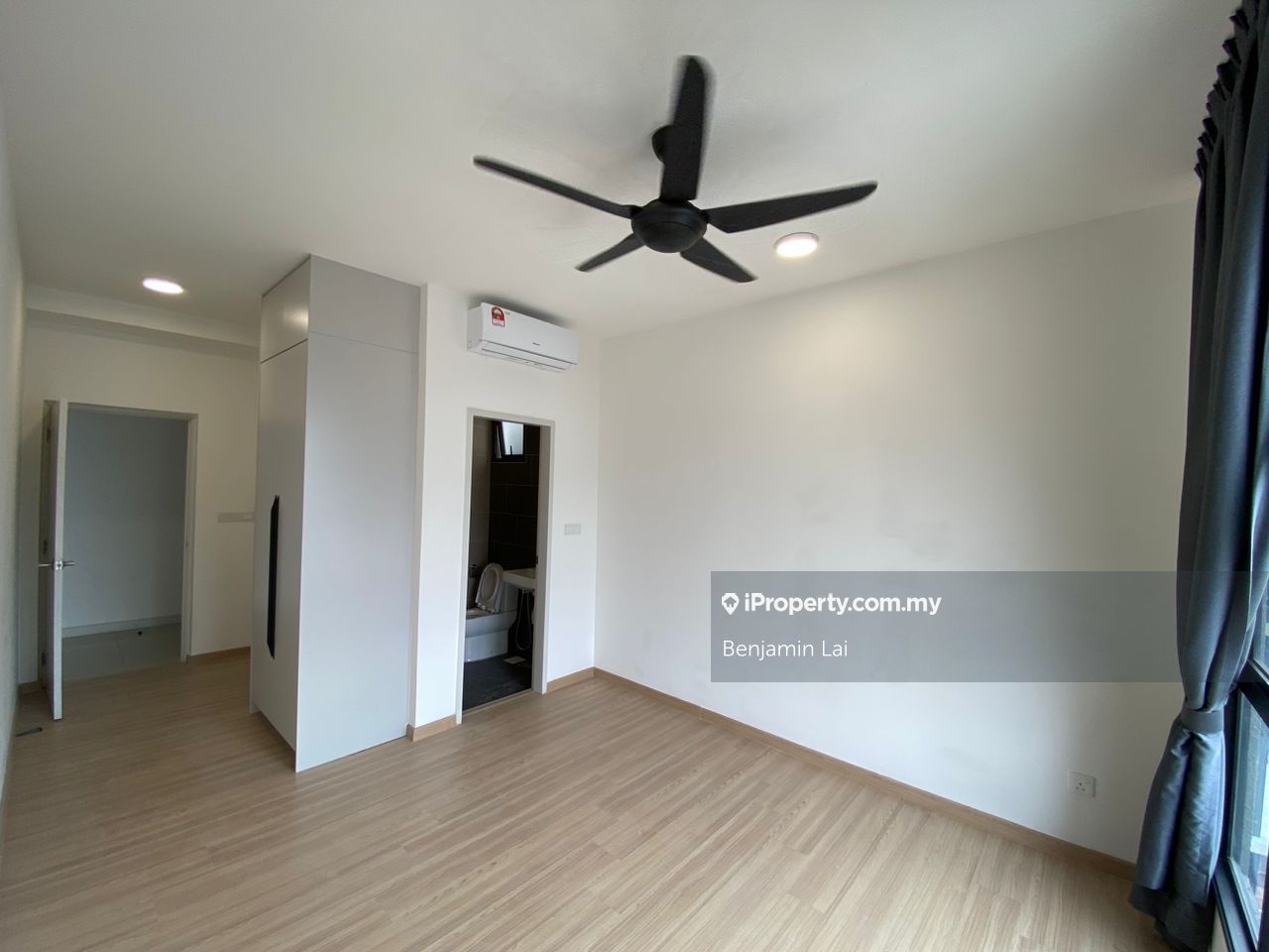 Tuan Residency Serviced Residence 3 bedrooms for sale in Jalan Kuching