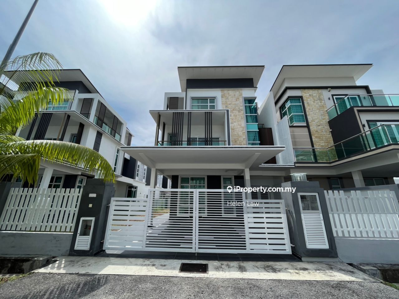 Klebang, Melaka City Semi-detached House 5 bedrooms for rent ...