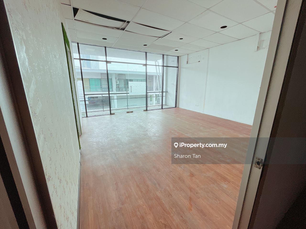 Pusat Komersial Bayu Tasik, Persiaran Southkey 1, Johor Bahru Shop for