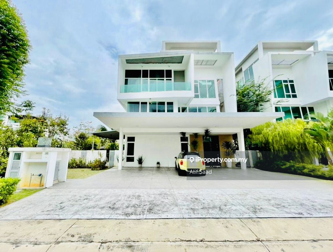Aspen Garden Residence, Cyberjaya Corner lot Bungalow 8+1 bedrooms