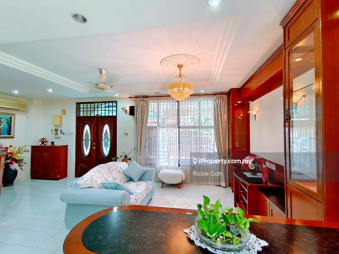 Batu Ferringhi Semidetached House 4 bedrooms for rent