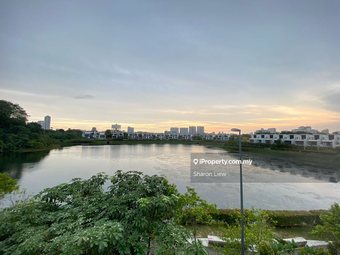 Reed, Lake Fields, Sungai Besi Intermediate 3sty Terrace/Link House 4