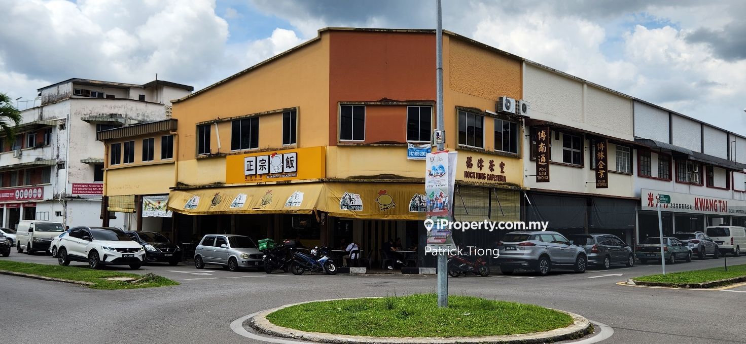 1st floor Office Corner for rent, Padungan, Kuching for rent RM1800