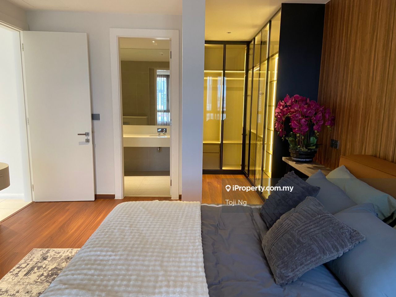 Condominium in Dutamas — photo 9 of 13