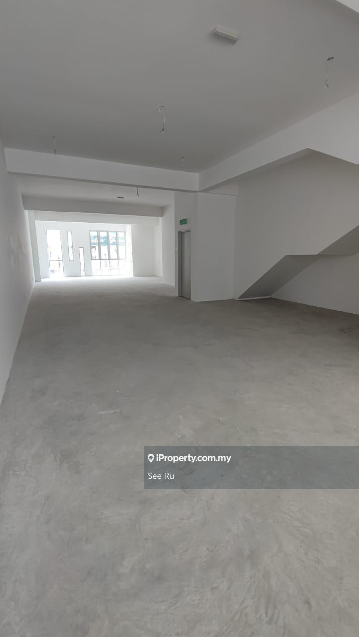 permas jaya, Masai Shop for rent