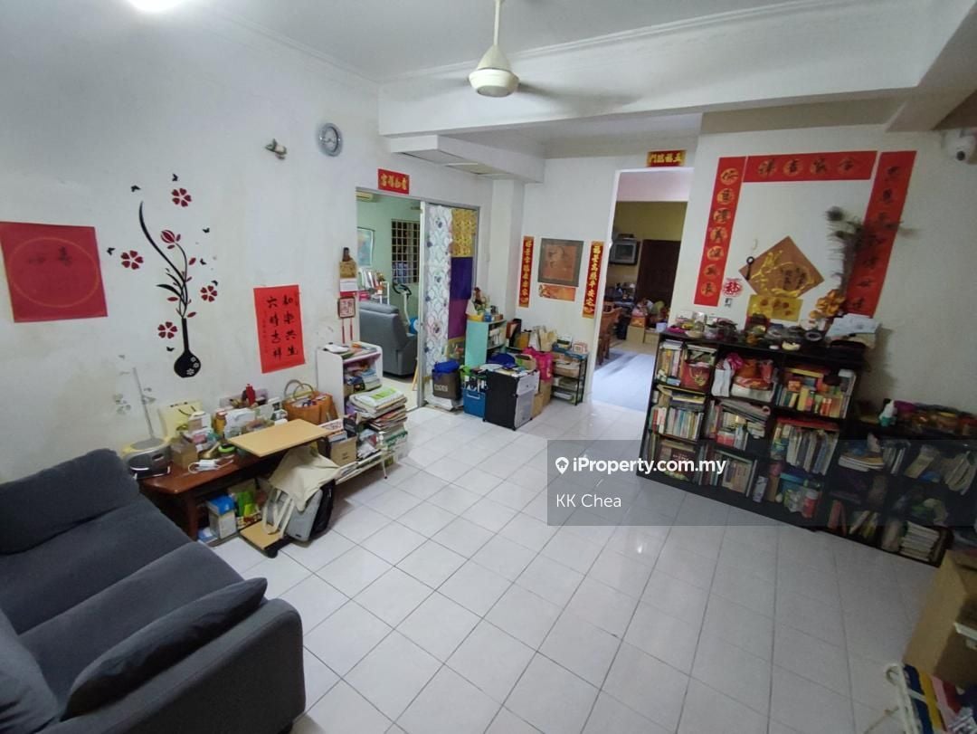 Double Storey Corner House at Puchong Utama 8 for Sale