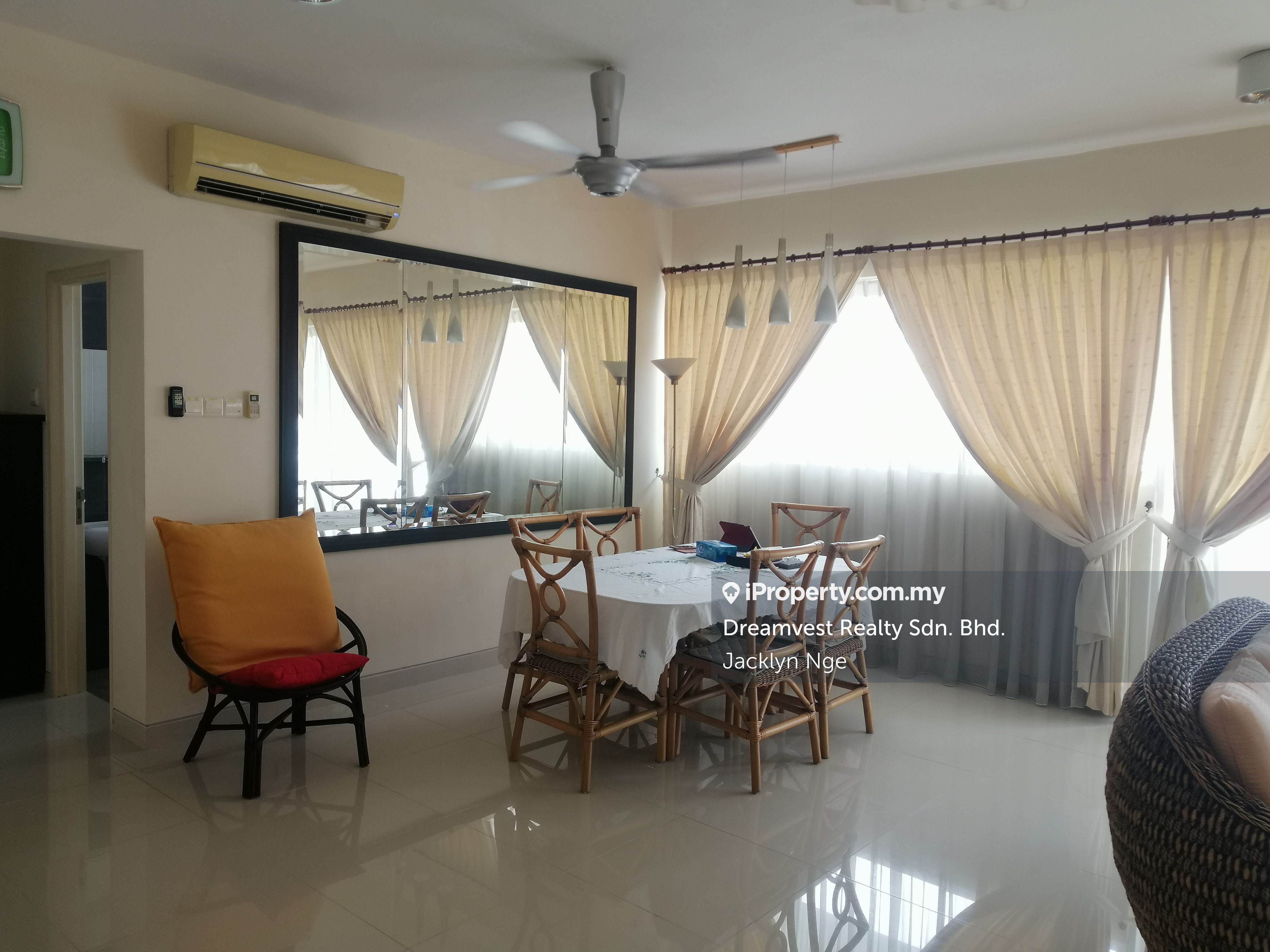 The Plaza Condominium TTDI Intermediate Condominium 3+1 bedrooms for