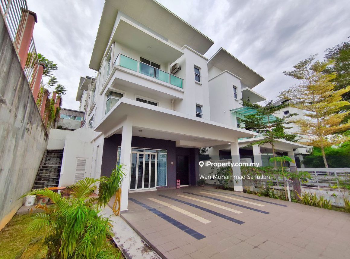 Kajang End Lot Semi-detached House 5+1 Bedrooms For Sale | IProperty.com.my