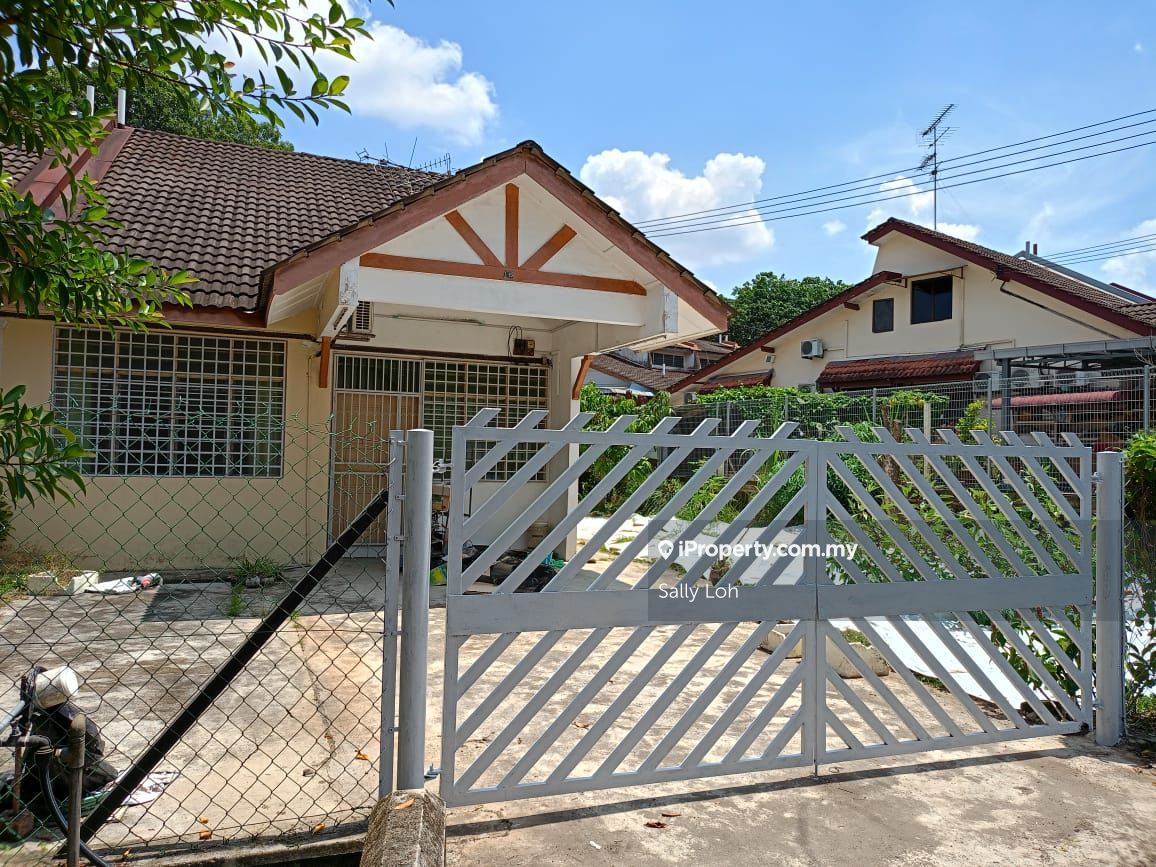 Taman Perling, Perling End lot 1sty Terrace/Link House 3 bedrooms for