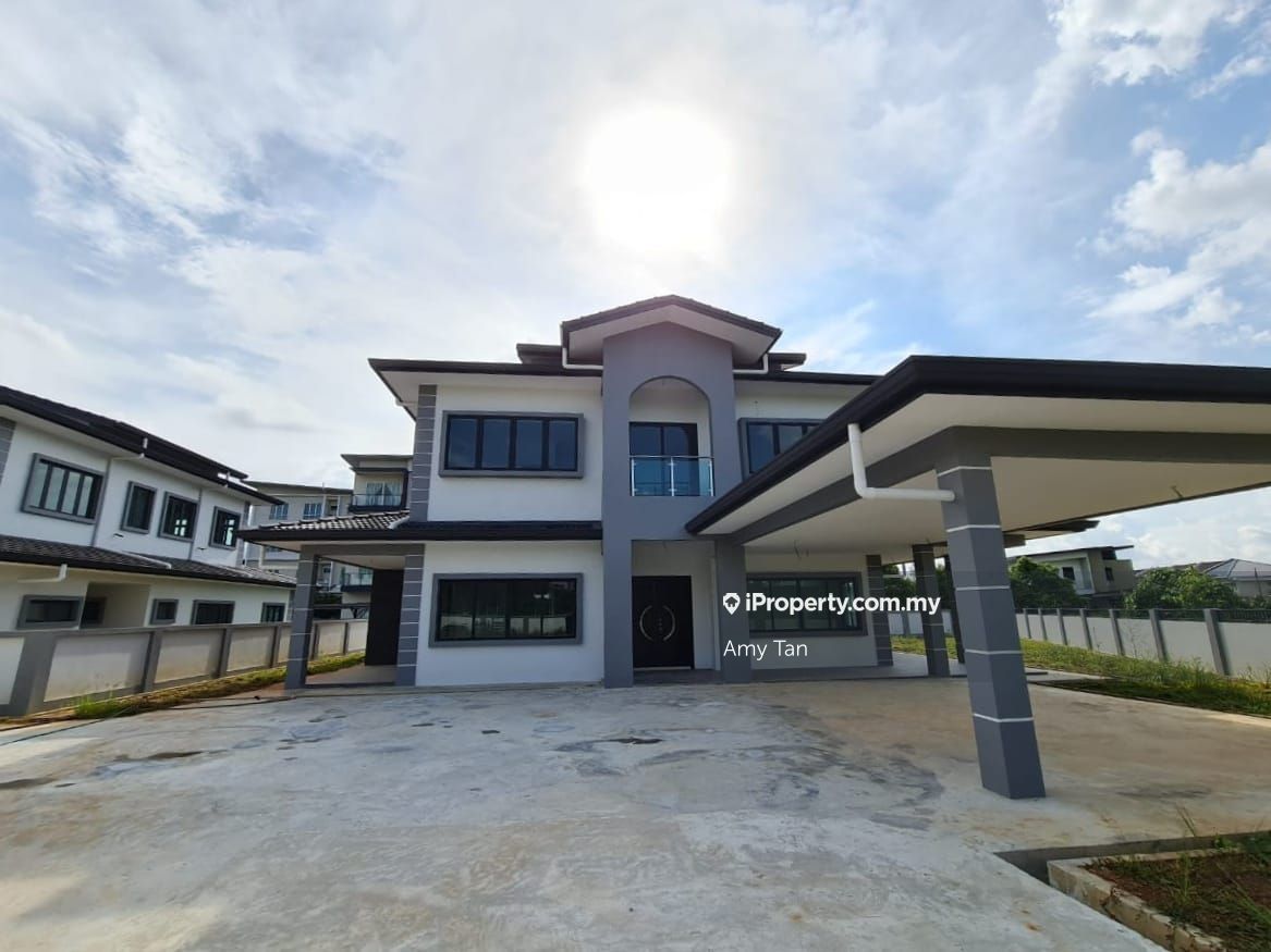 Kuching Bungalow 7+1 bedrooms for sale