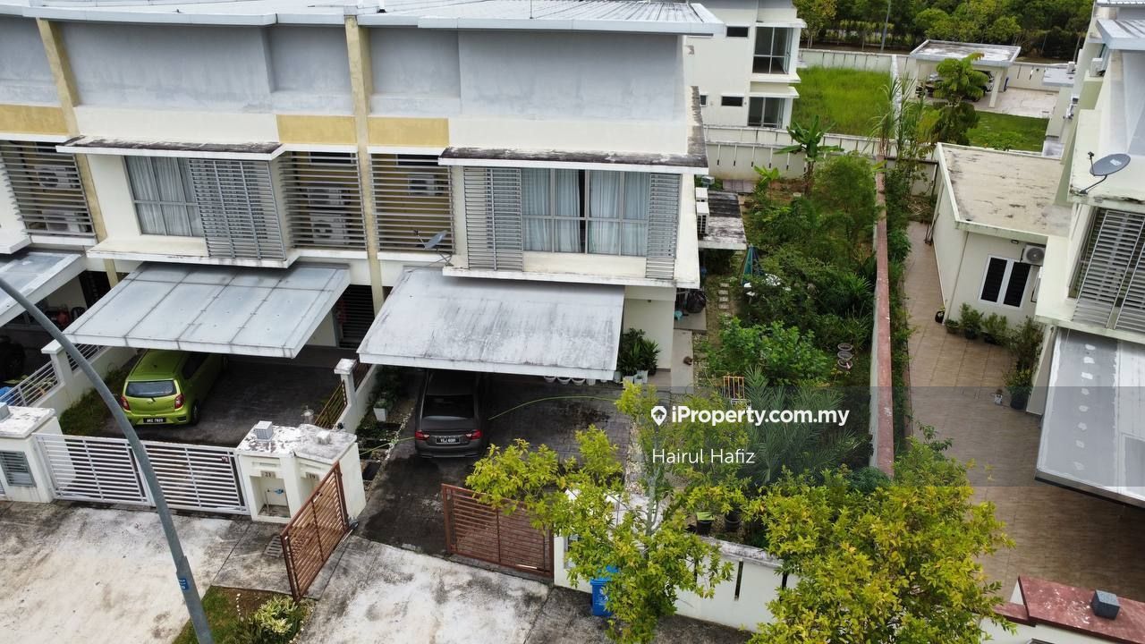 Elmina East, Shah Alam Corner lot 2sty Terrace/Link House 4 bedrooms
