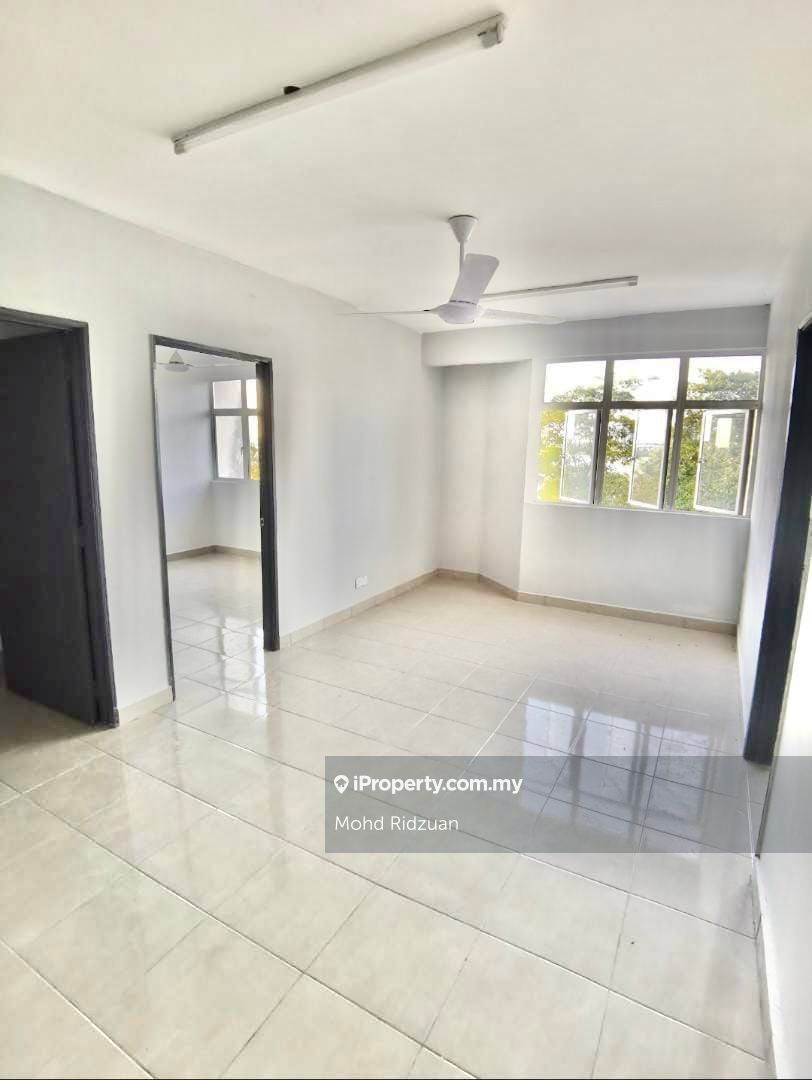 Rista Villa Apartment, Taman Putra Perdana, Puchong for sale RM125000