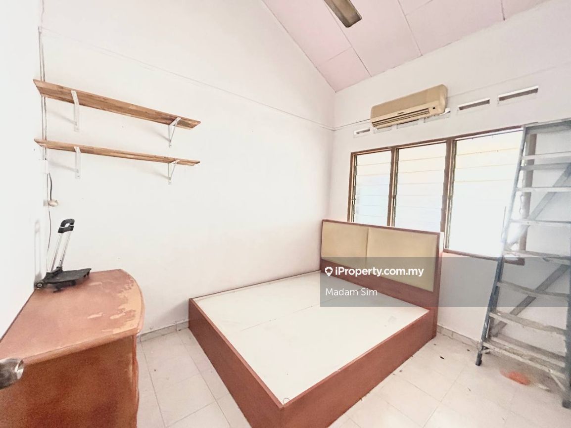 Jalan Molek Taman Cantik Kulai, Kulai Intermediate 1sty Terrace/Link