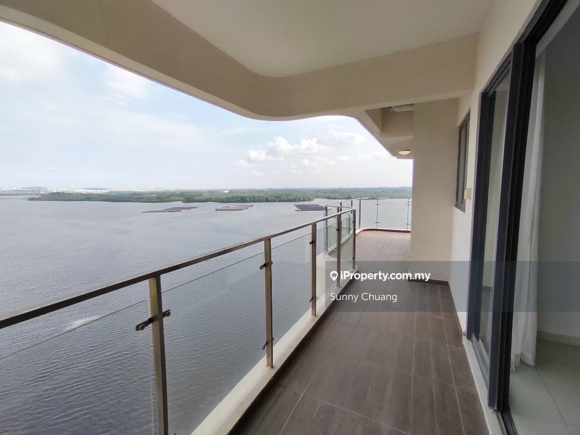 Kings Bay Country Garden Danga Bay Corner lot Condominium 3+1