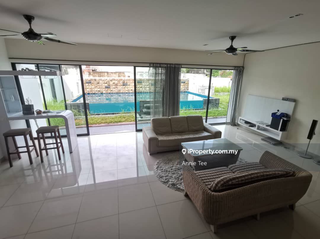 Purple Field Adda Heights , Tebrau Intermediate Cluster House 4+1