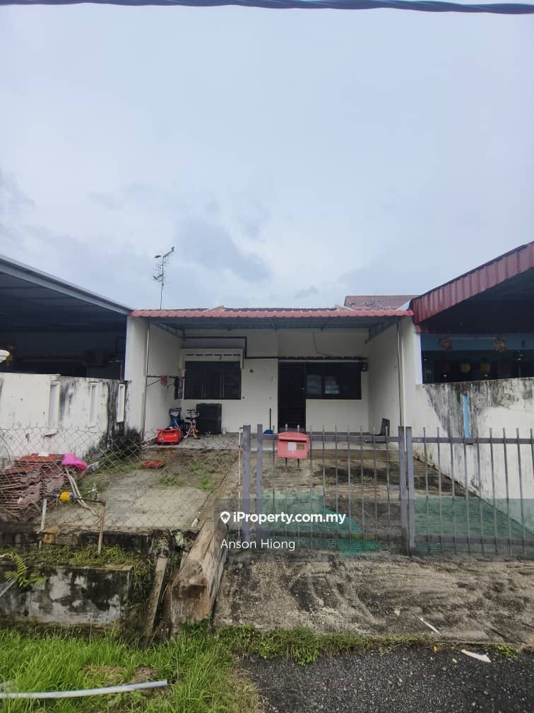 Taman Universiti, Johor Bahru 1sty Terrace/Link House 3 bedrooms for