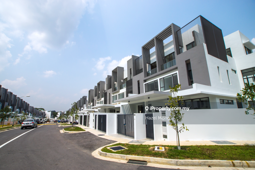 Puchong 3sty Terrace/Link House 5 bedrooms for sale