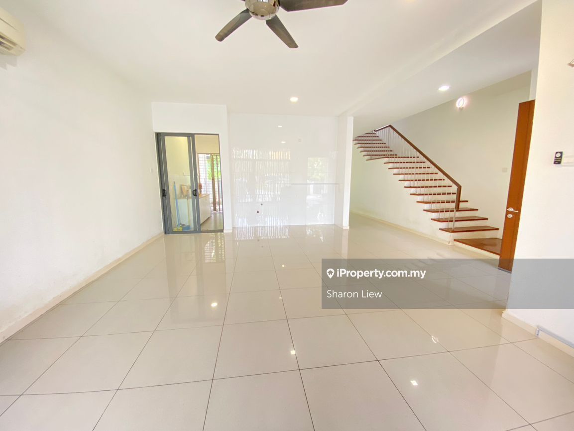 Reed, Lake Fields, Sungai Besi Intermediate 3sty Terrace/Link House 4