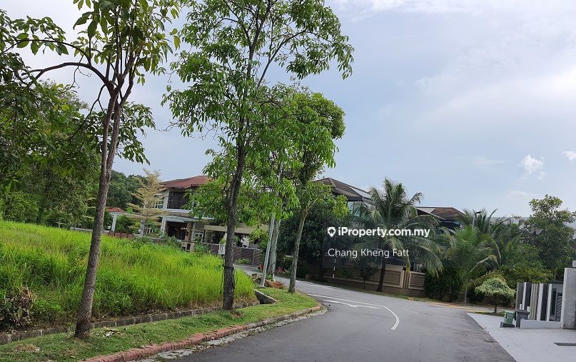 Bluwater Estate, The Mines Resort City, Seri Kembangan for sale