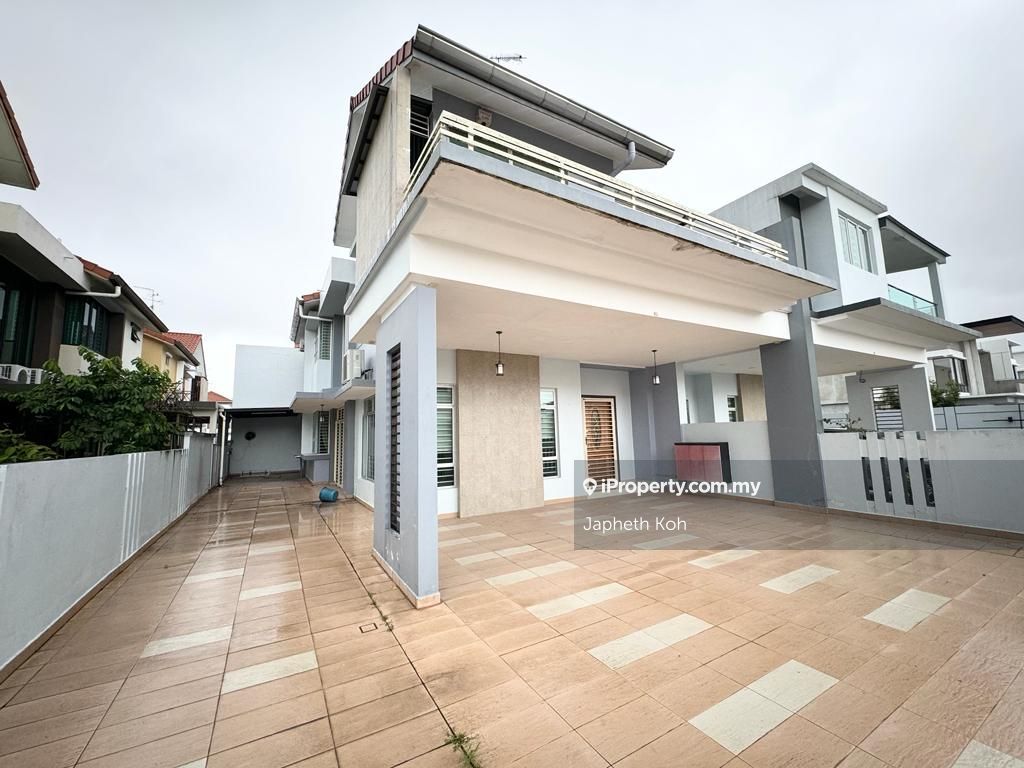 Taman Gaya, Johor Bahru Intermediate Cluster House 4+1 bedrooms for